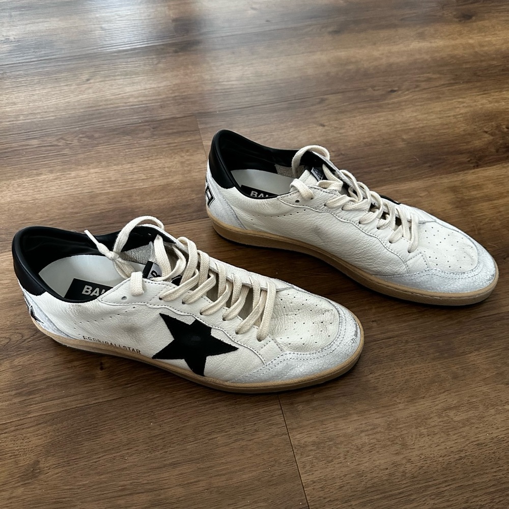 Golden Goose Ball Star in white nappa with black star